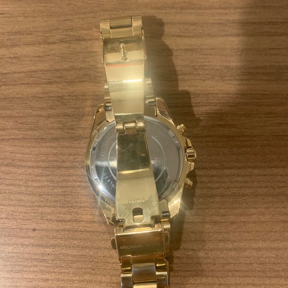 Michael Kors gold watch - Picture 3 of 3